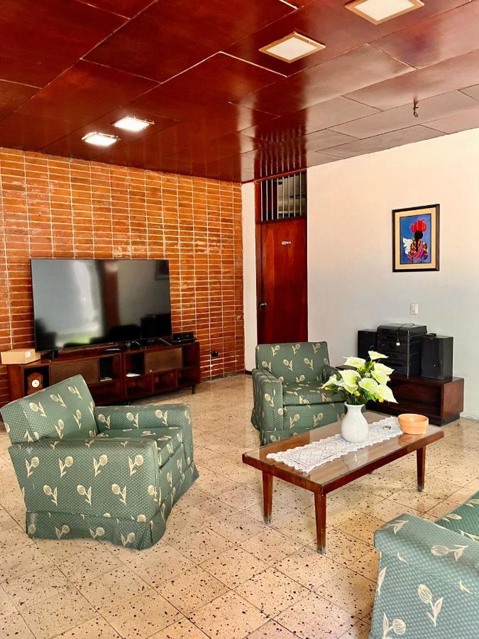 Villa Casa Gabriela Mistral , El Salvador