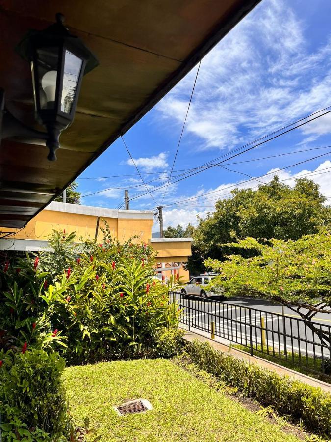 Casa Gabriela Mistral , El Salvador Villa *