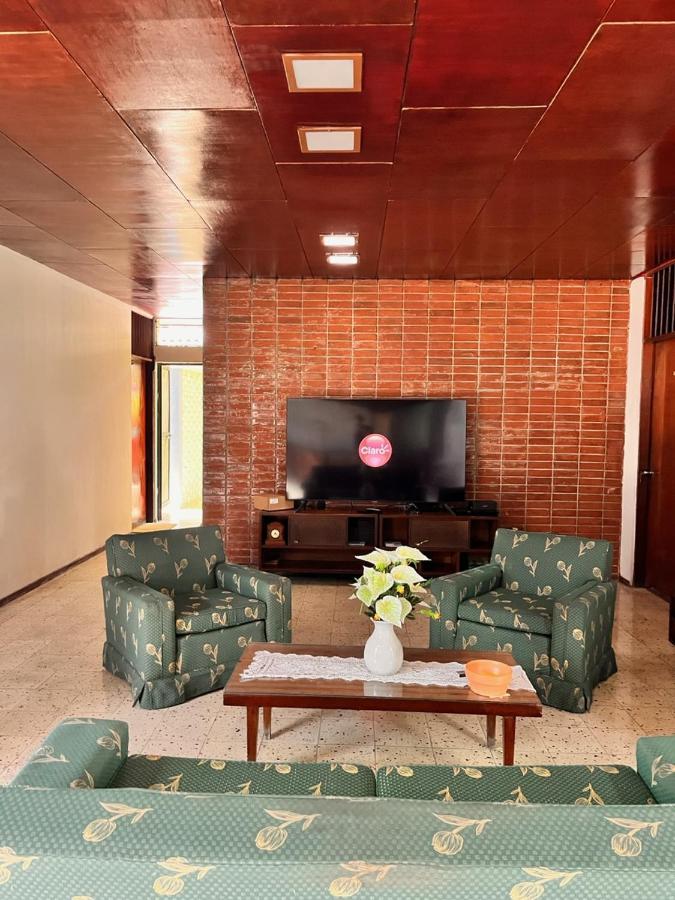 Casa Gabriela Mistral , El Salvador Villa *