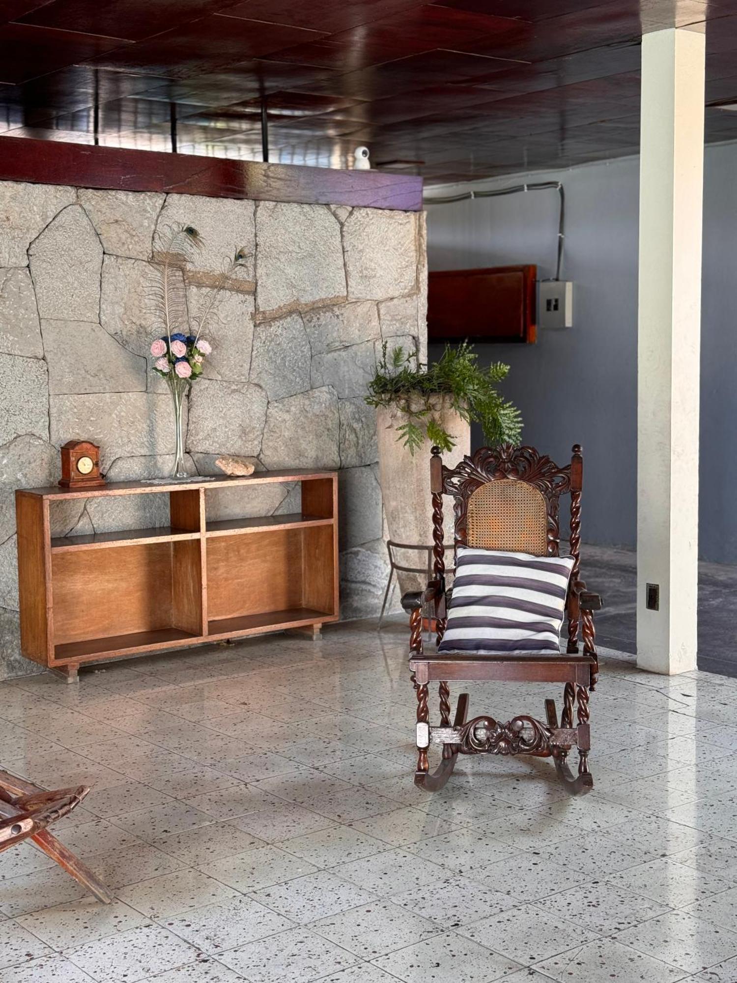 Villa Casa Gabriela Mistral , El Salvador